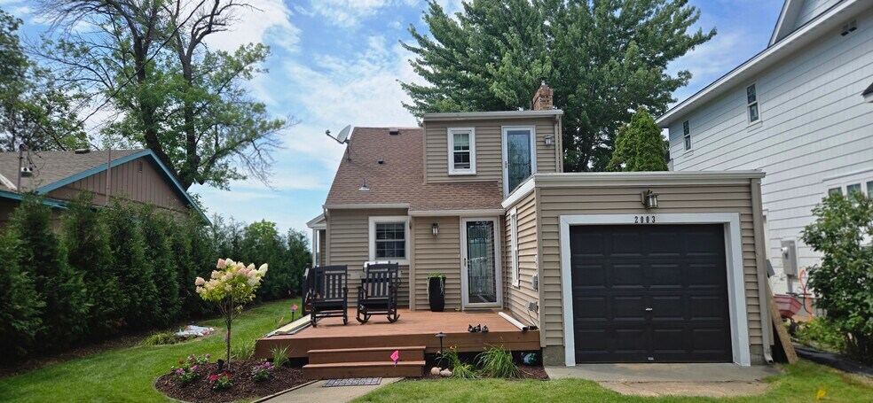 Lake Front Home with Deck - 2003 Arbor Ln