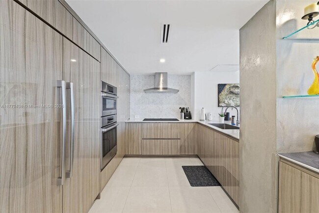 Building Photo - 5401 Collins Ave