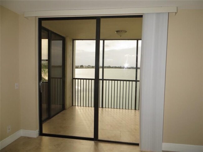 Building Photo - 110 Lake Emerald Dr