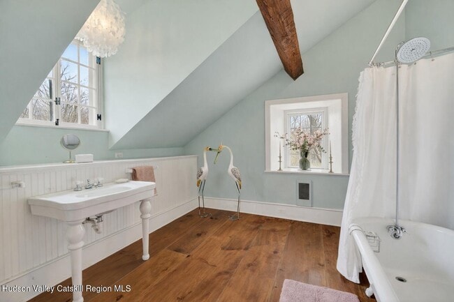 Building Photo - 48 Oak Rd