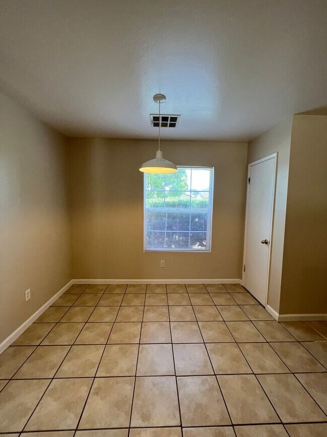 Building Photo - 6204 Straub Ln