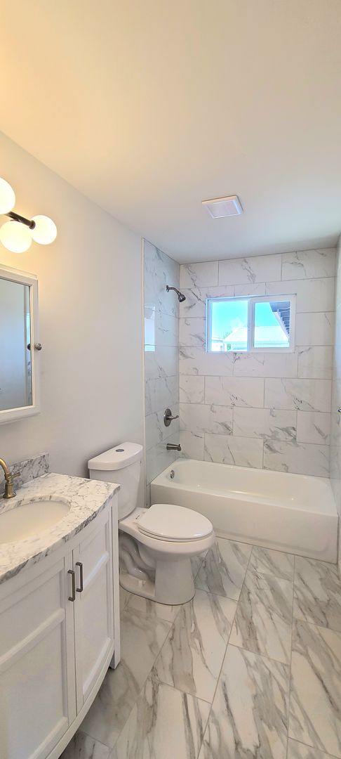 Building Photo - NEW NEW NEW!  NEW HOME ON ACRE HUGE LOT!