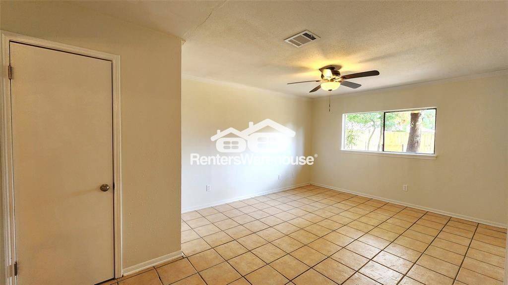 Building Photo - 2702 Foliage Green Dr