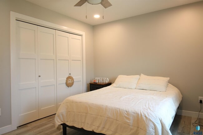 Building Photo - 4417 E Leubecher Pl