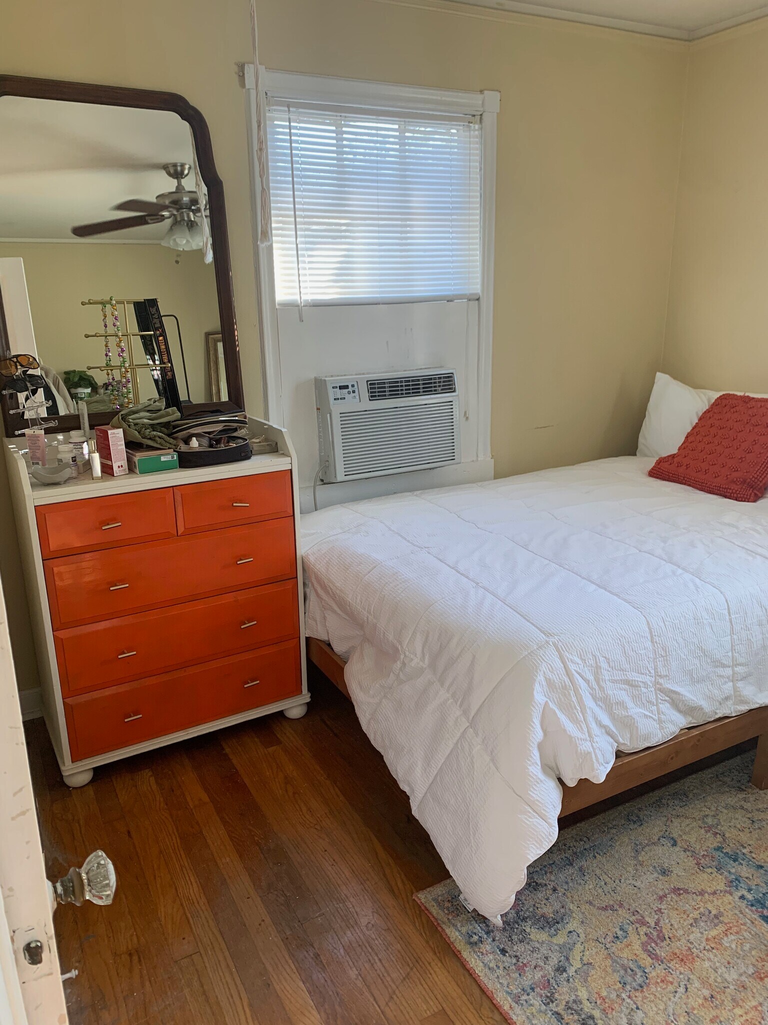 13 - Bedroom 1 (~15' x 11') - 810 Rittiner Dr