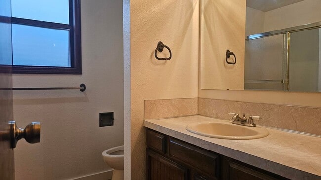 Building Photo - Make This West Boise Home Your Holiday Haven — 3 Beds, 2 Baths!