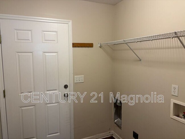 Building Photo - 338 Old Walnut Branch