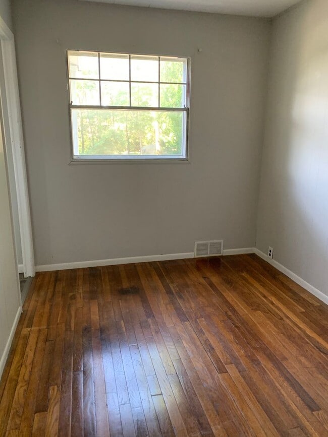 Building Photo - Newly renovated 2 Bedroom country home!