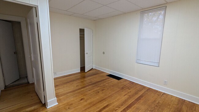 Building Photo - 1636 Manz St