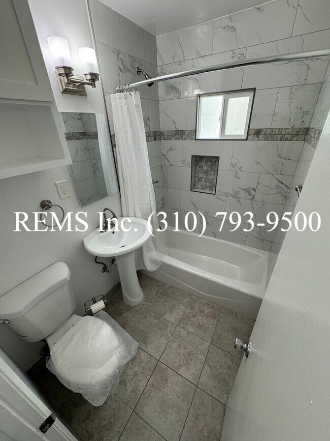 Building Photo - Remodeled 1 Bedroom Apartment in Hermosa B...