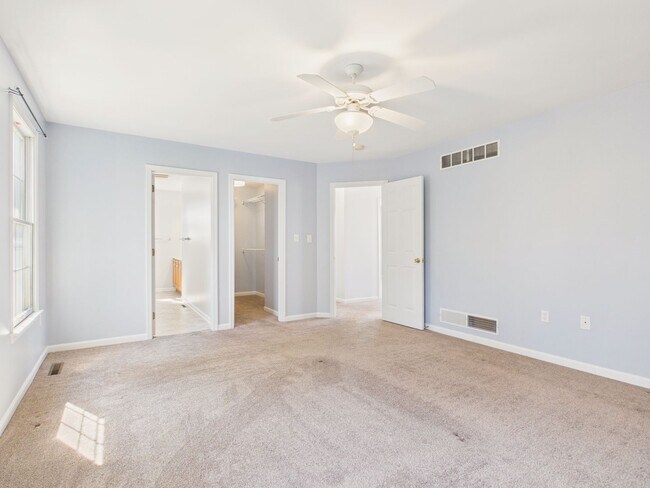 Building Photo - Gorgeous 3 Bedroom Single Family