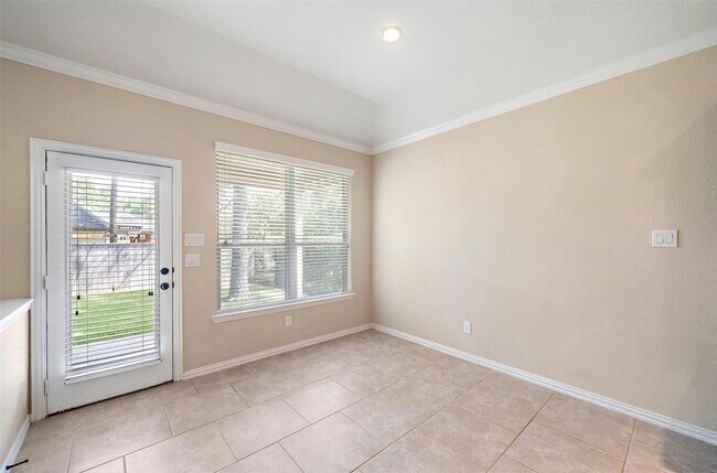 Building Photo - 2 Painted Post Pl