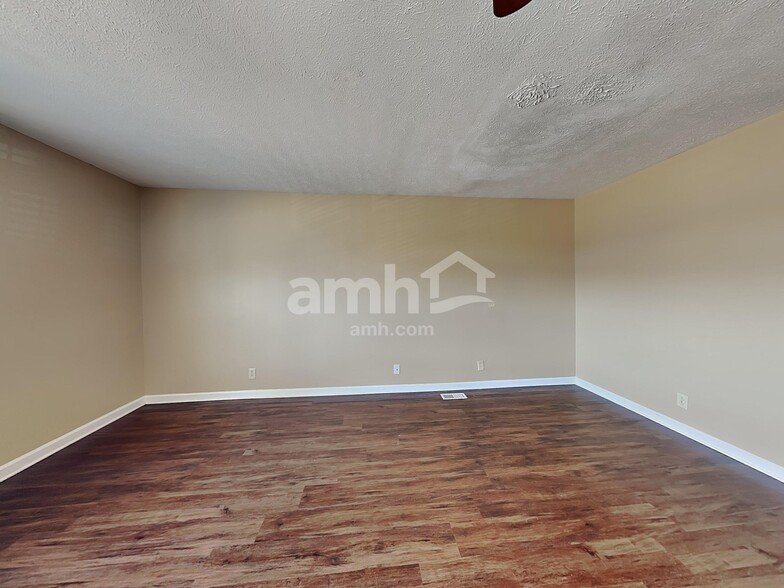 Building Photo - 2011 Lassiter Dr