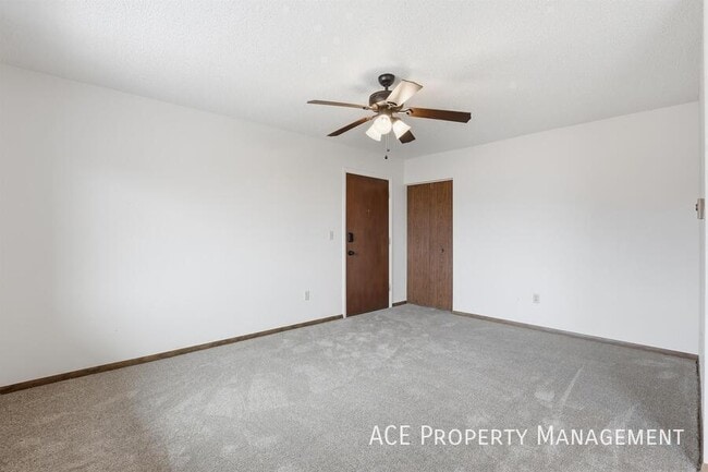 Building Photo - 705 Dakota Dr