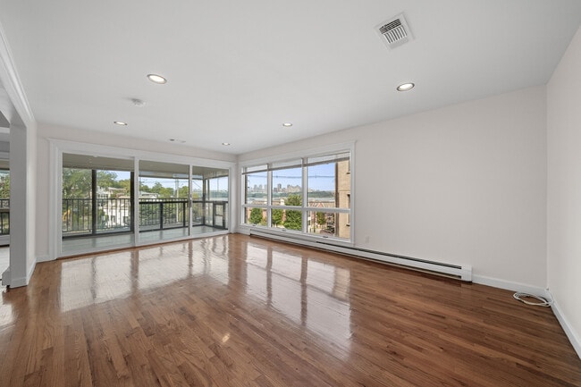 Building Photo - 9 Sterling Pl