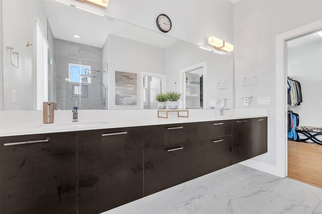 Building Photo - 5021 Nichols St