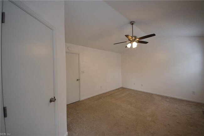Building Photo - 1549 River Creek Crescent