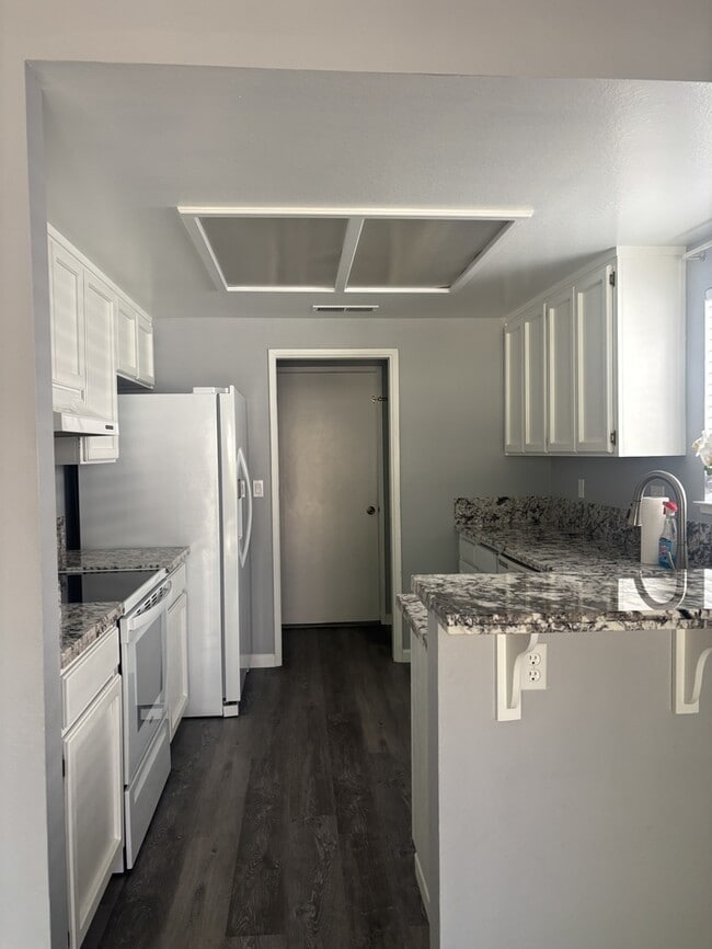 Building Photo - 2213 Camborne Dr