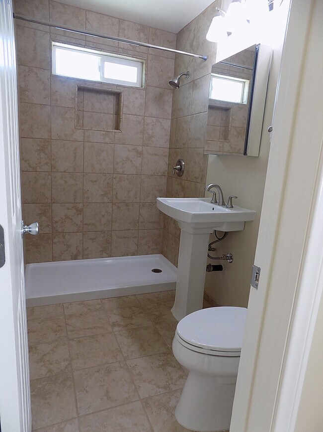 Building Photo - m497 - Mateer