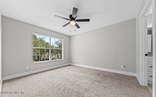 Building Photo - 13700 Richmond Park Dr N