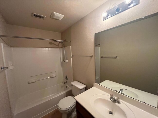 Building Photo - 221 Gainer Dr