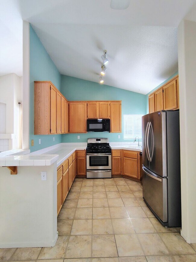 Building Photo - Henderson - 2 bedroom / 2 bath condo