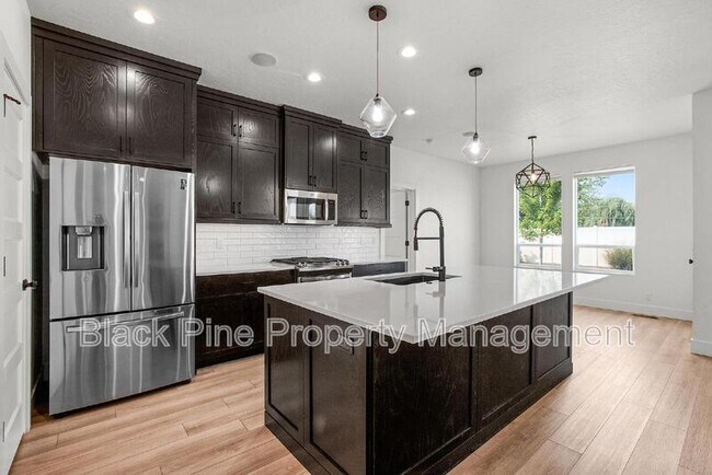 Building Photo - 2167 Klemmer Ave N