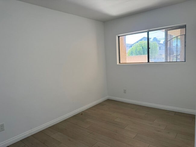 Building Photo - 2717 Vanderbilt Ln