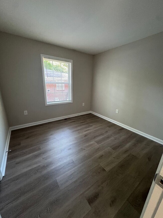 Building Photo - Wonderful open floor plan. New carpet.