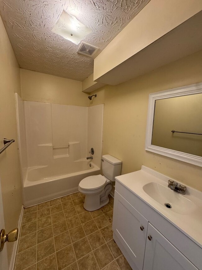 Building Photo - McCullars- 404