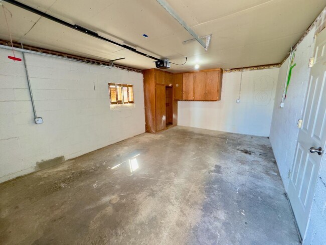 Building Photo - 1657 N 400 W