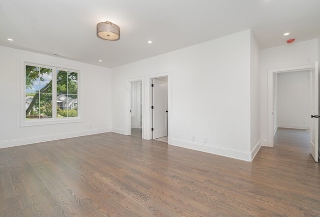 Building Photo - 909B Gale Ln