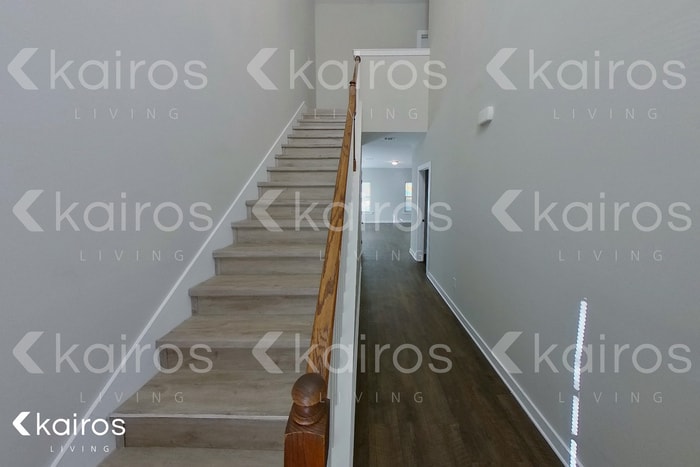 Building Photo - 8022 Shadesbrook Dr