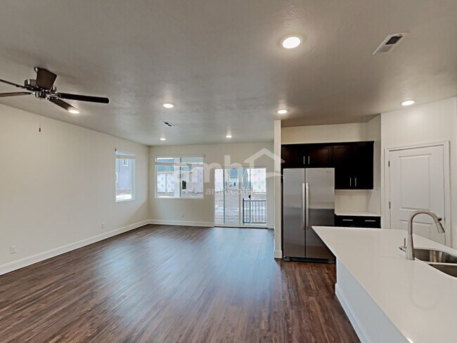 Building Photo - 2673 3340 South St