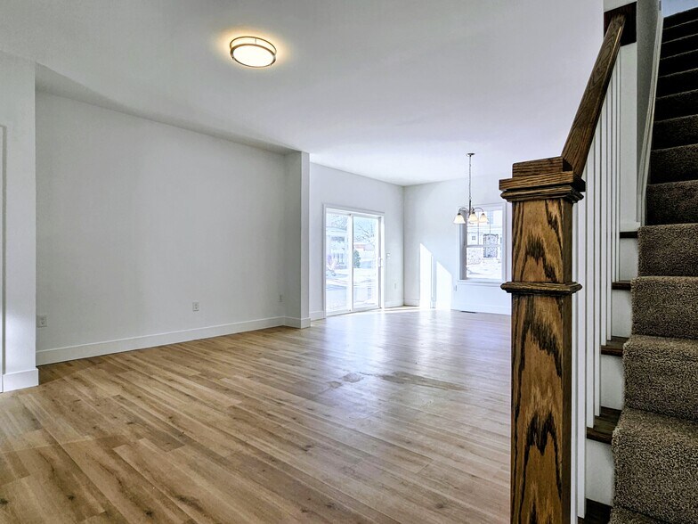 Building Photo - 394 Hensley St