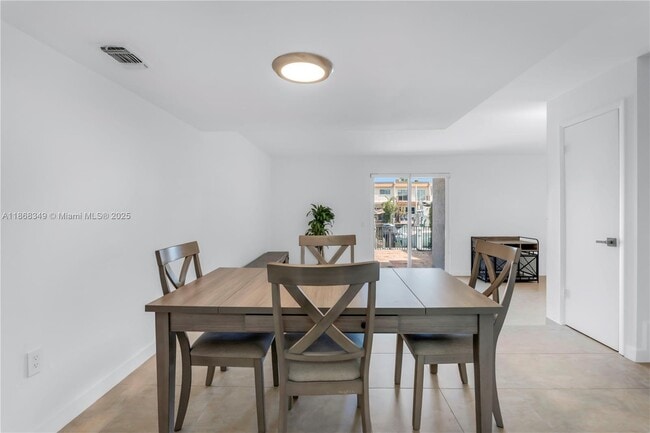 Building Photo - 3827 NE 166th St