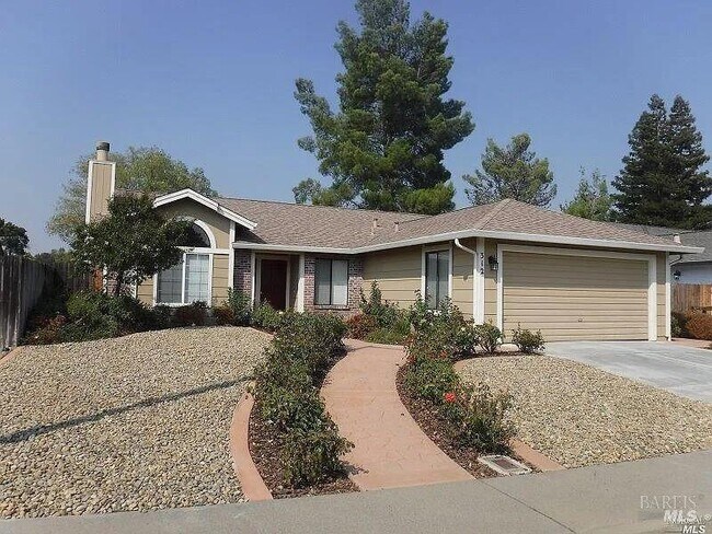 Building Photo - 312 Larkspur Dr