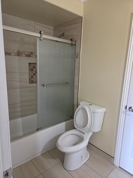 Building Photo - 648 Arrowhead Dr