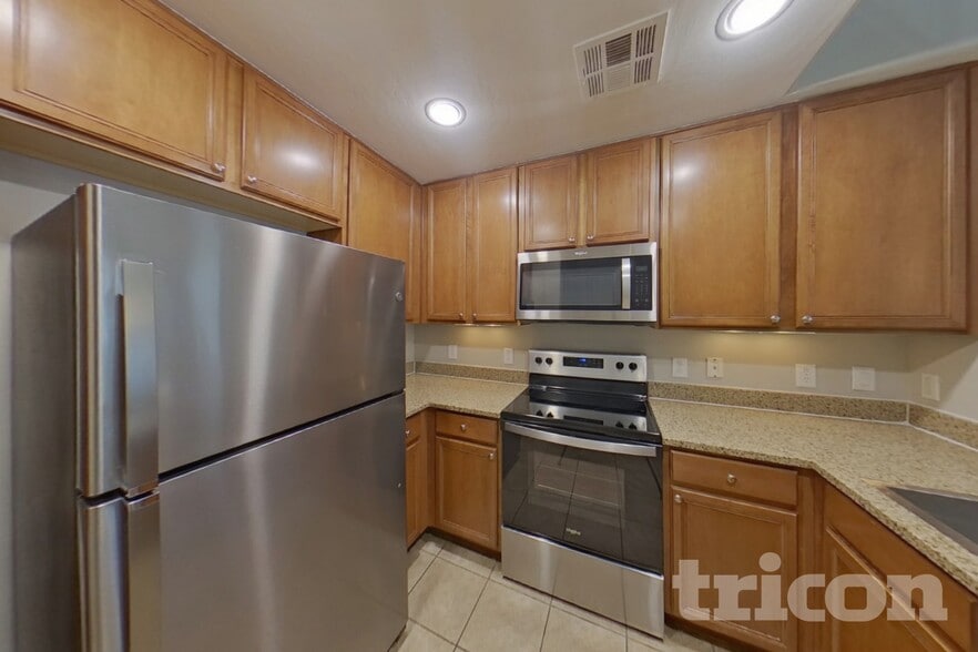 Building Photo - 1353 S Sabino Dr