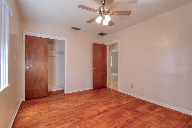 Building Photo - 4845-4825 25th Ave N