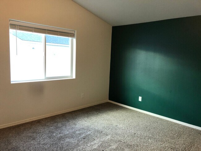 Building Photo - New Edgewood Home in Sagecrest Development!