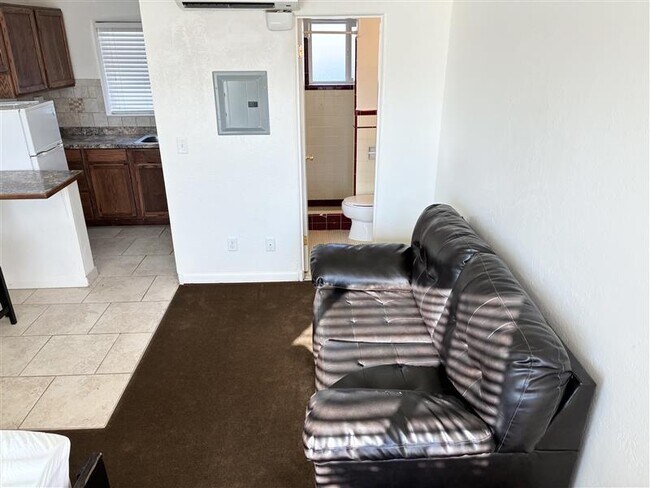 Building Photo - 1105 S State St