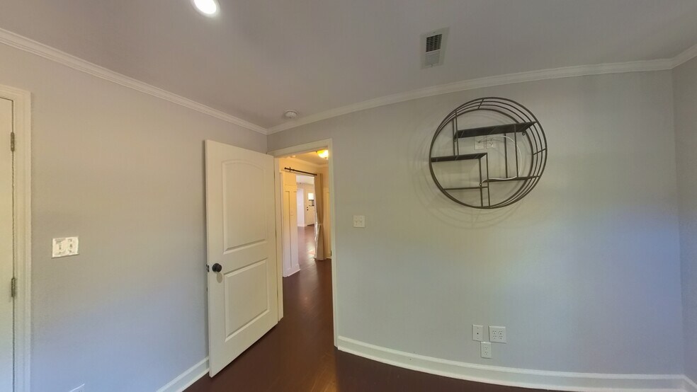 Building Photo - 710 Yucca Ave