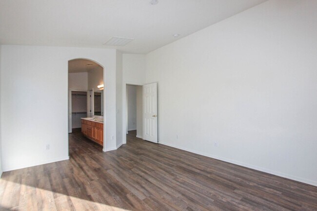 Building Photo - Viewpoint North - Three Bedroom Home