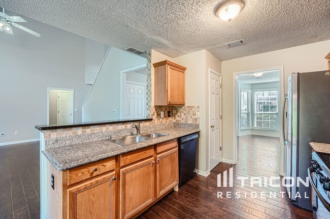 Building Photo - 570 Lullingstone Dr SE