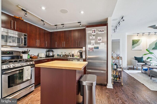 Building Photo - 219 S 18th St