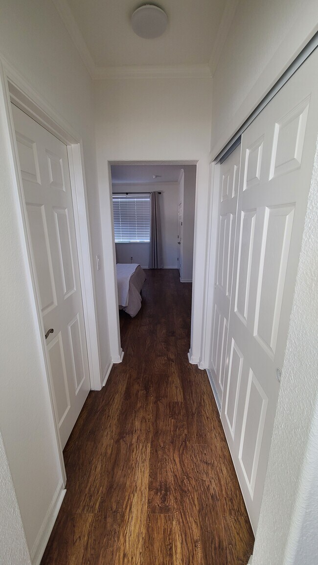 Building Photo - 1888 Leaning Oak Dr