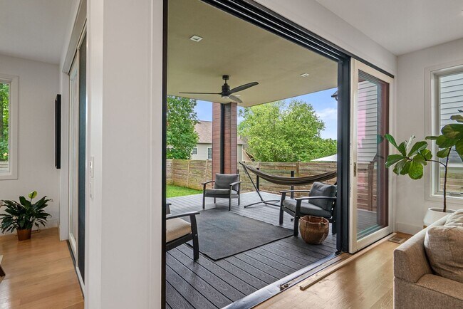 Building Photo - 5 Bed 4.5 Bath - Bethesda Contemporary Home