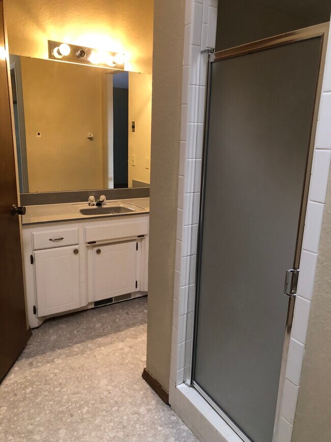 Building Photo - 5225 SE 82nd St