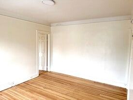 Building Photo - 44 Underhill St